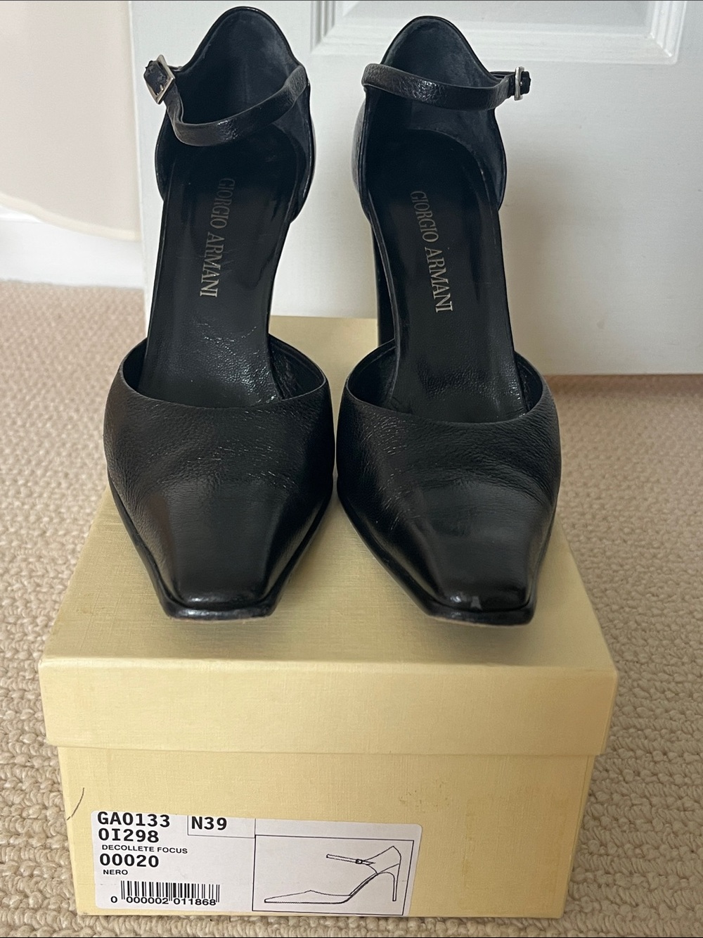 Giorgio Armani Décolleté Focus Leather Pointed-Toe Ankle-Strap Heels vintage box